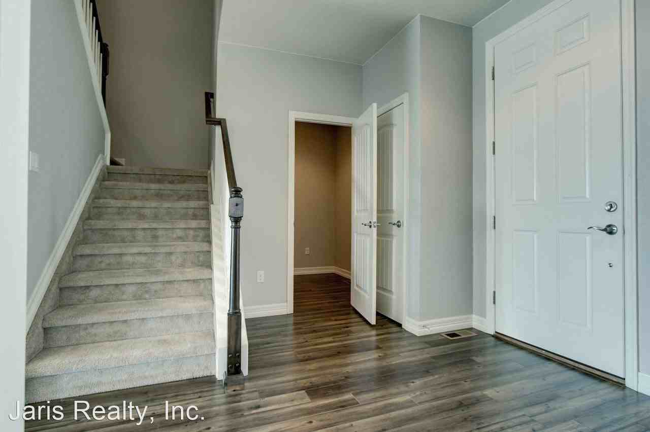 2255 Summerhill Dr - Photo 3 of 40