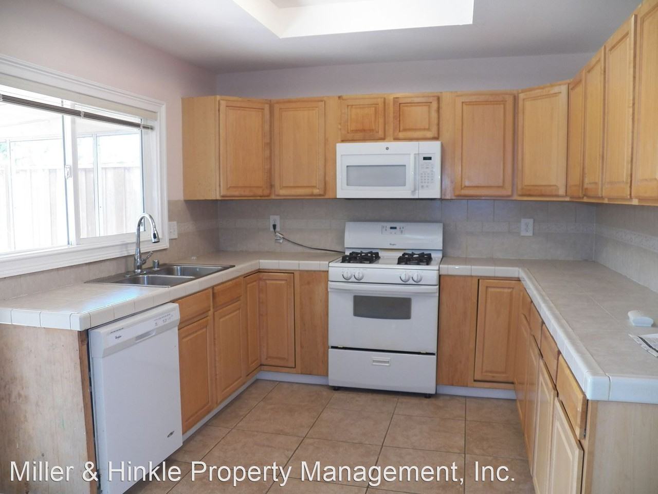 977 Thelma Way - Photo 2 of 9