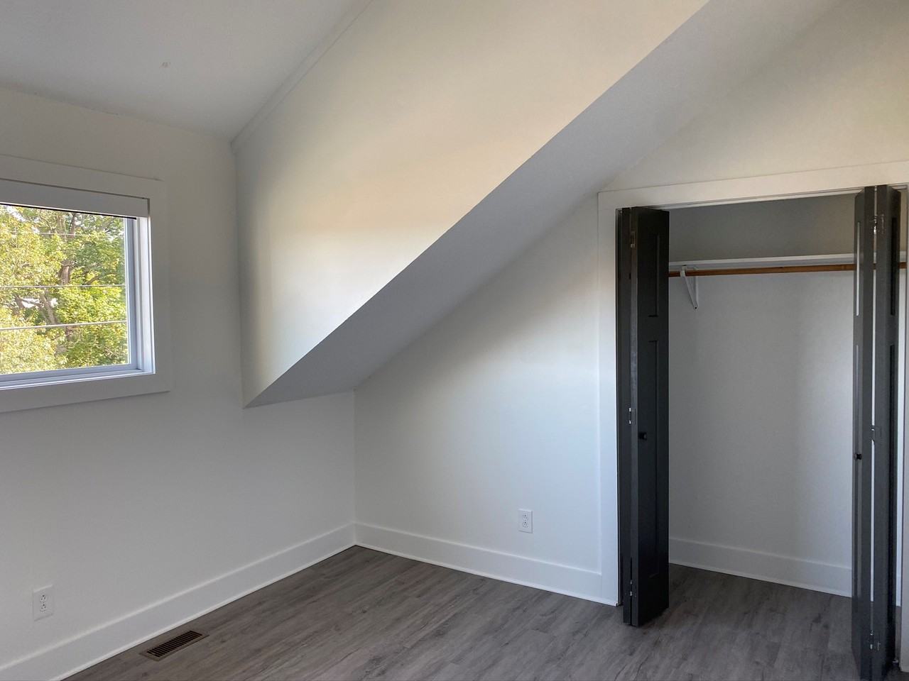 Pointe Six52 - Photo 3 of 8