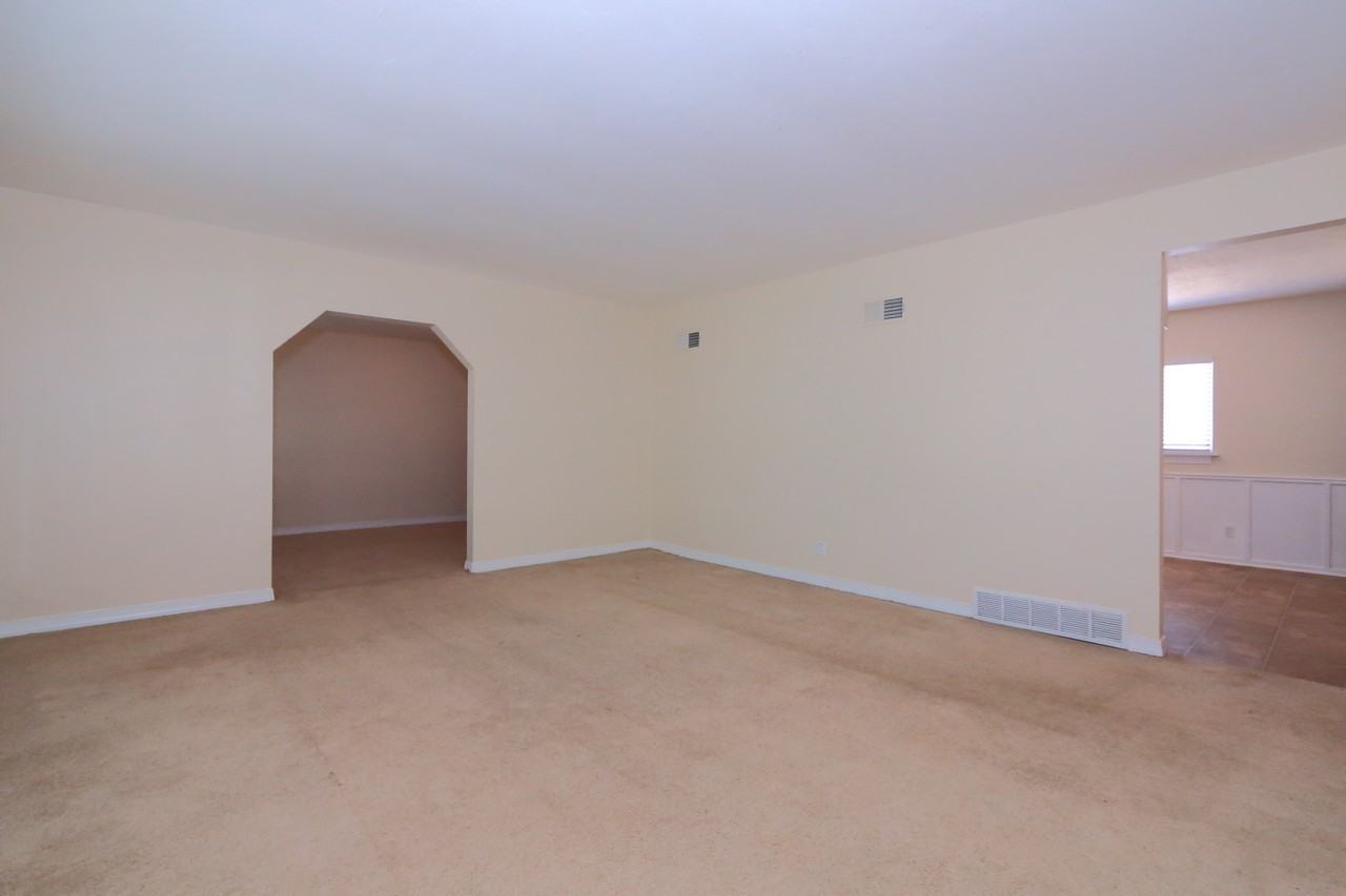 11407 Criterion Ave - Photo 3 of 20