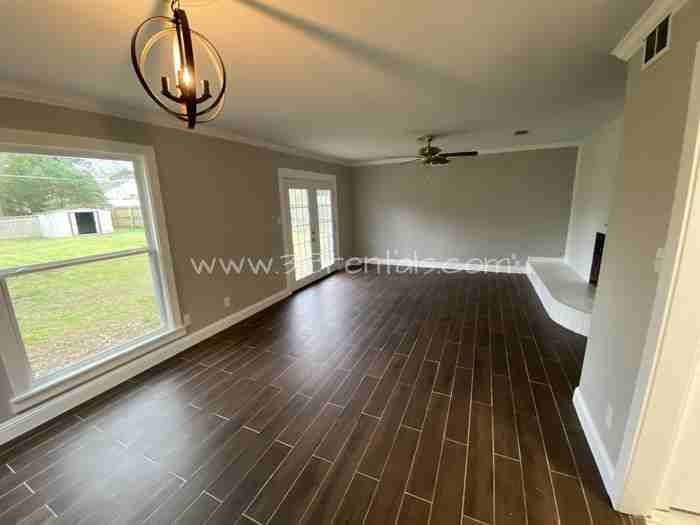 3743 Greenway Pl - Photo 2 of 9