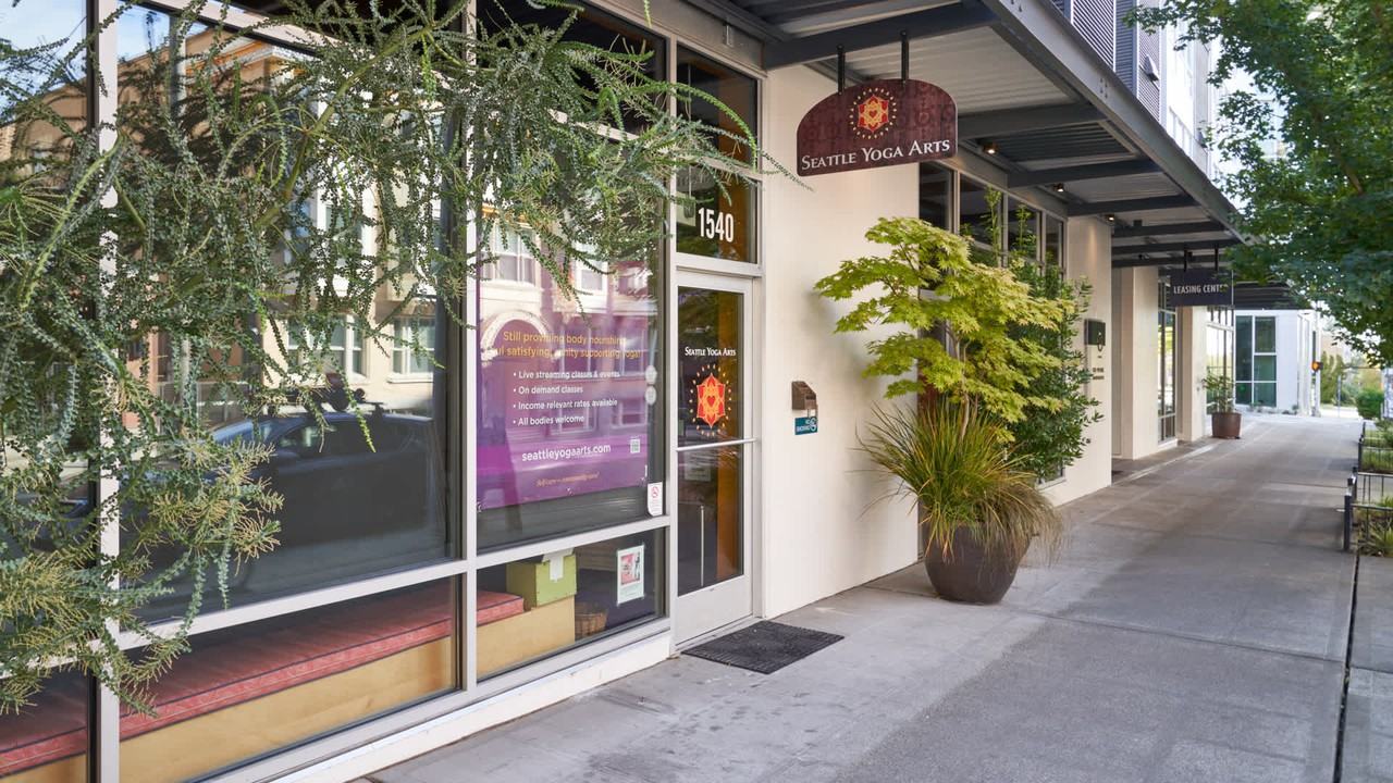 Chloe on Madison - Photo 5 of 59