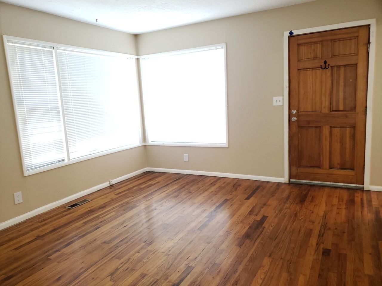 7110 N Mears St - Photo 3 of 12