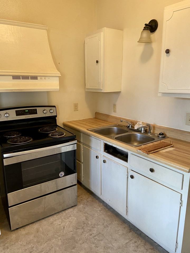 312 W Jones St - Photo 3 of 10