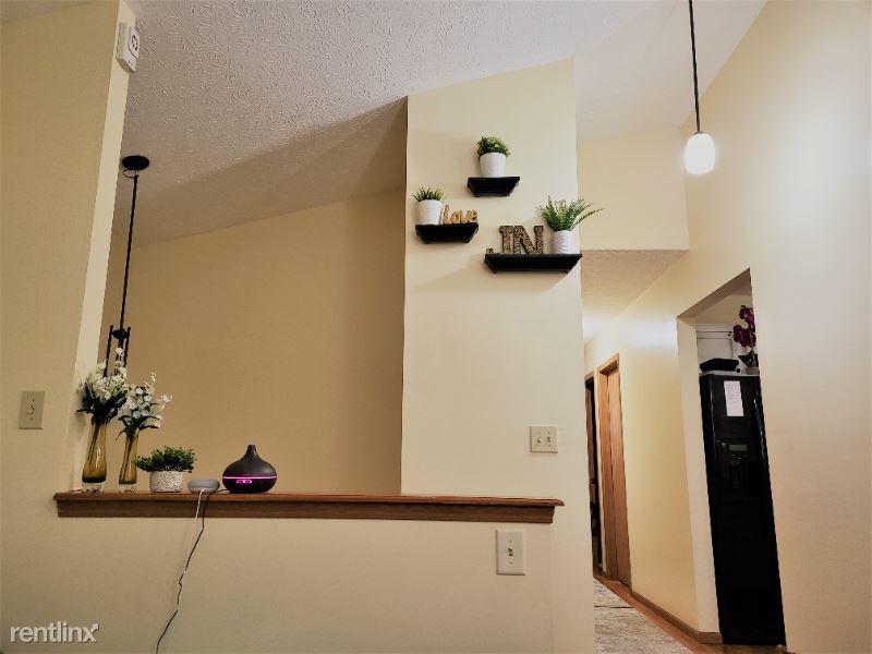 3091 Framingham Cir - Photo 3 of 31