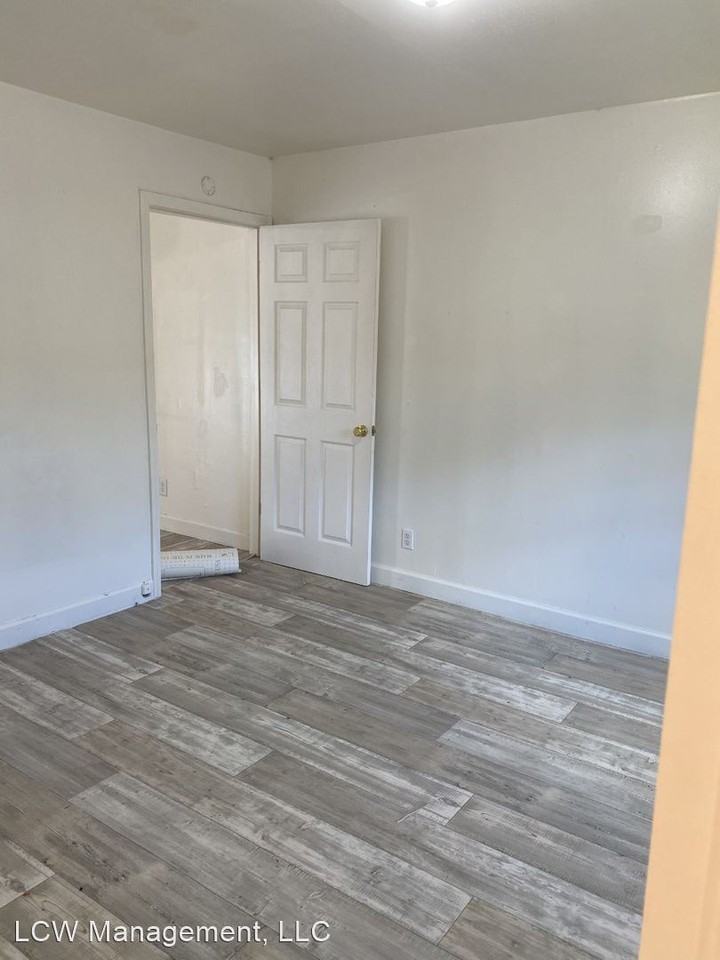 Salisbury Court - Photo 3 of 6