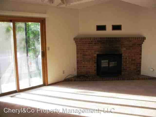 375 Wildrose Ln - Photo 3 of 13