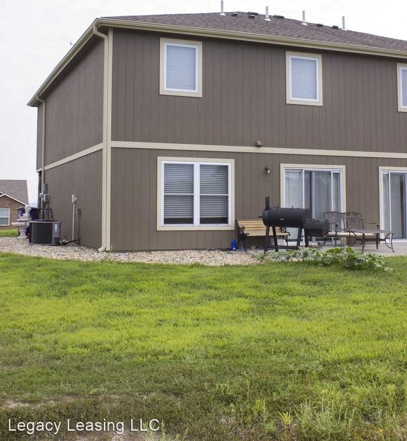 215 Kelly Ln - Photo 2 of 14