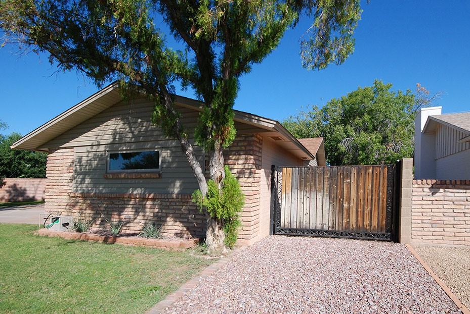 8620 E Meadowbrook Ave - Photo 2 of 19