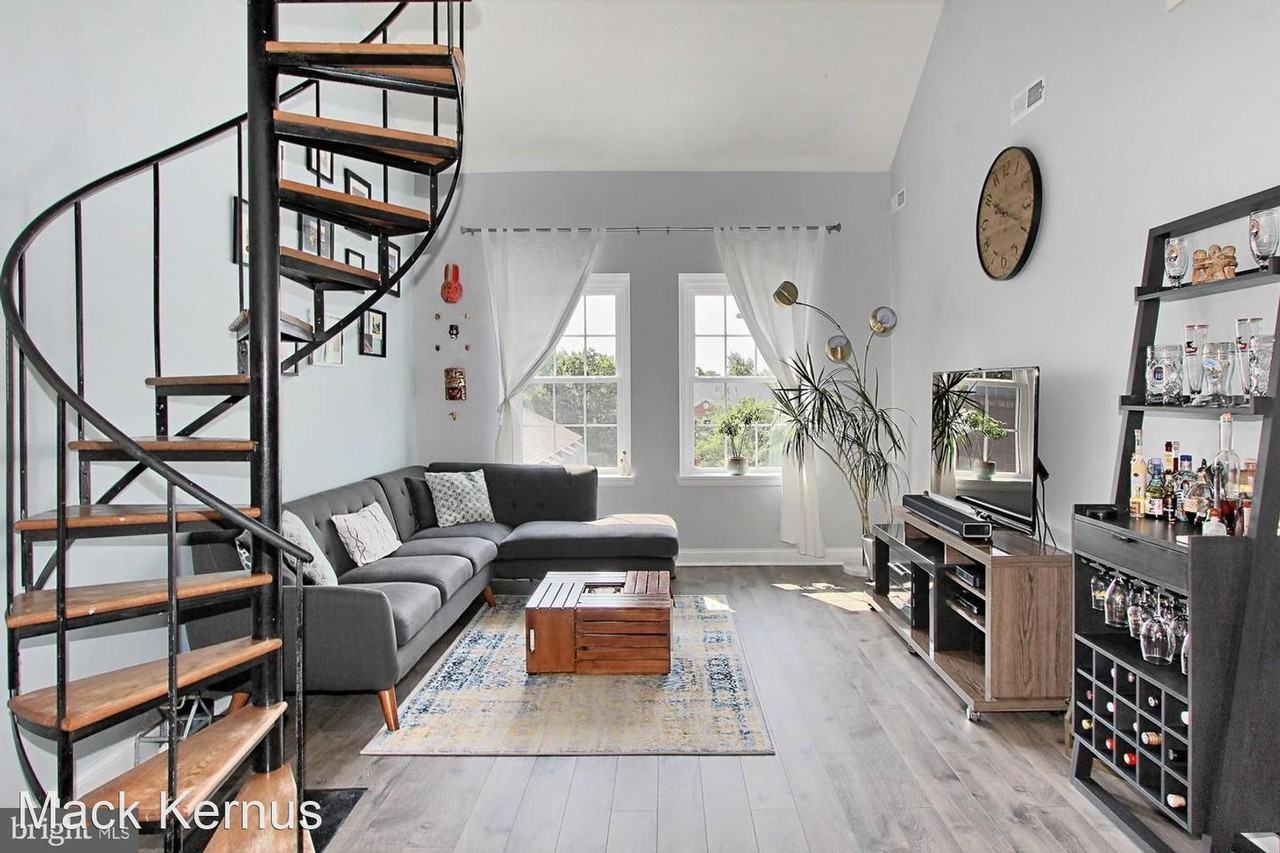 3043 S Columbus St #C1 - Photo 3 of 9