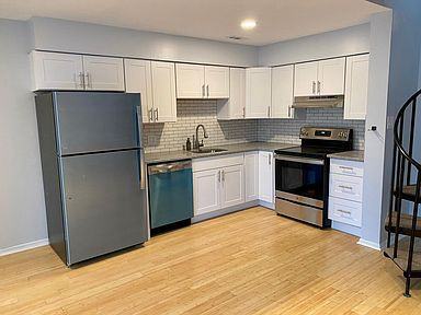 33 33 Chelmsford Court - 1 - Photo 3 of 15