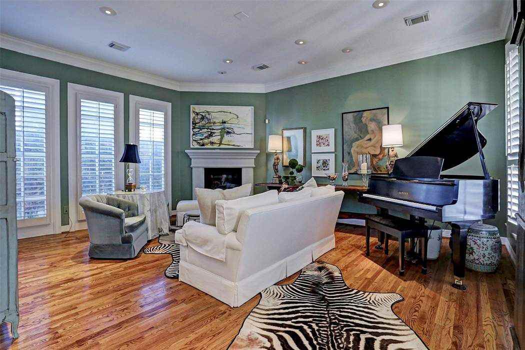 5794 Doliver Dr - Photo 3 of 16