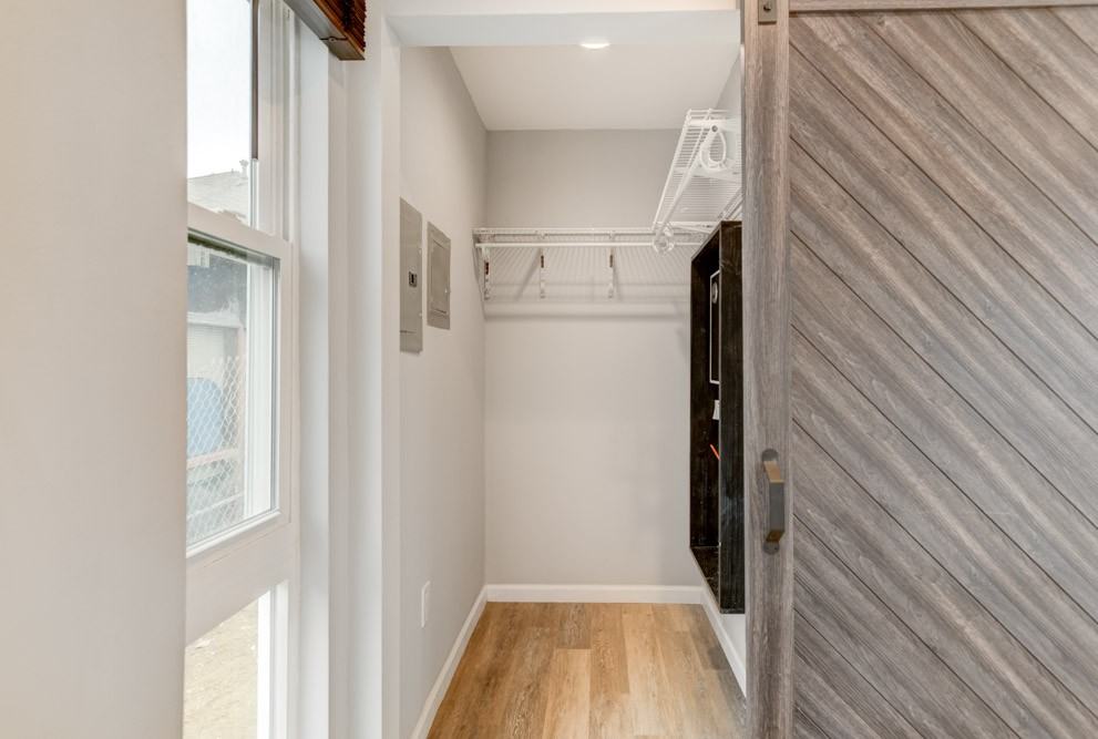 3170 Franklin Avenue - Photo 3 of 33