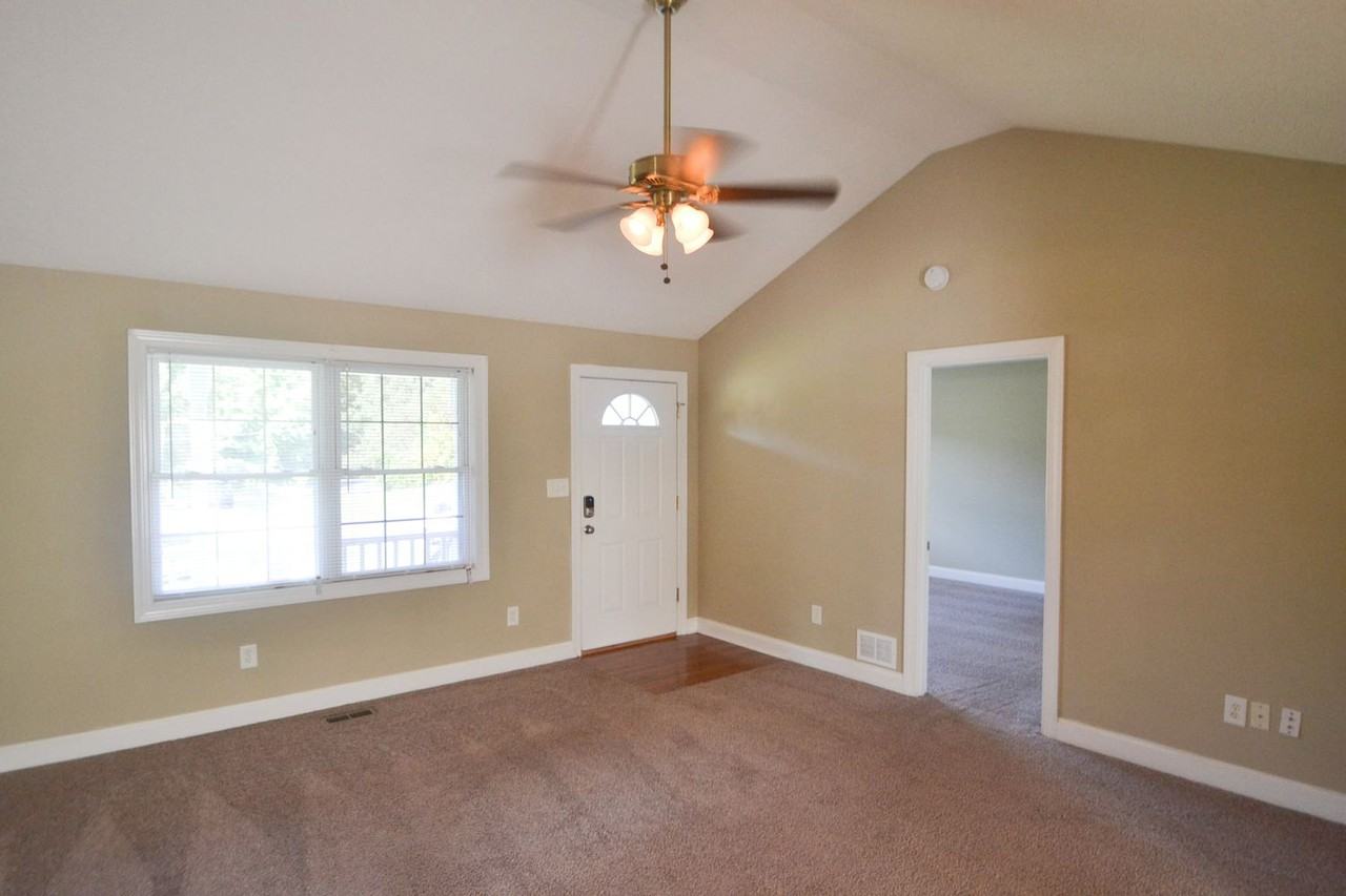 512 Apple Ln - Photo 2 of 12