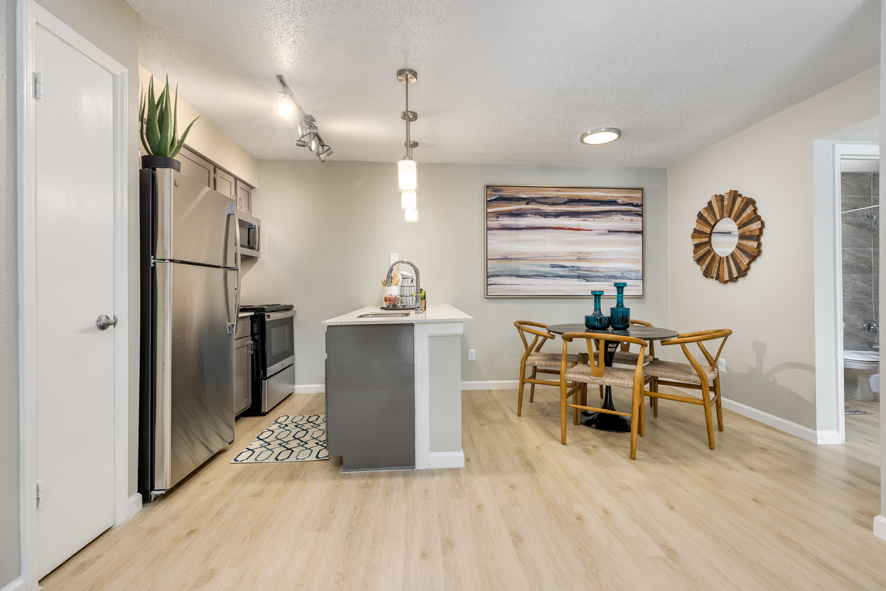 Winslow Apartments - Photo 4 of 27