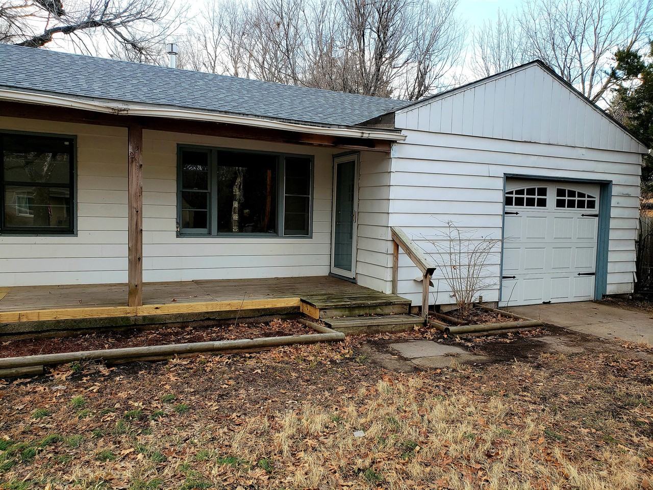 3247 N Coolidge Ave - Photo 2 of 17