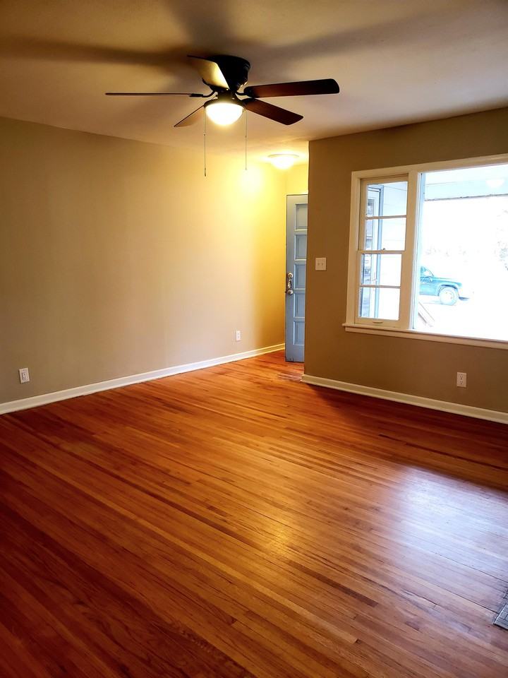 3247 N Coolidge Ave - Photo 3 of 17