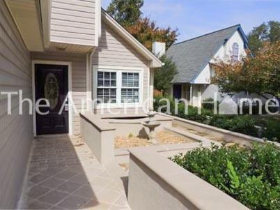 623 Lockhart Ct NE - Photo 3 of 11