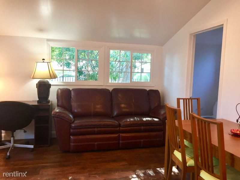 5240 Buffalo Ave - Photo 3 of 10