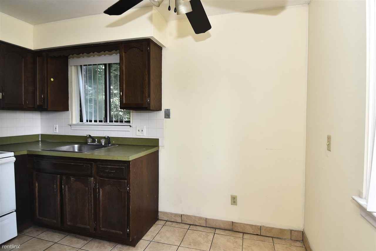 85 Clark St - Photo 3 of 6