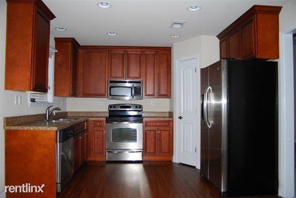 18000 Homestead Ct - Photo 3 of 5