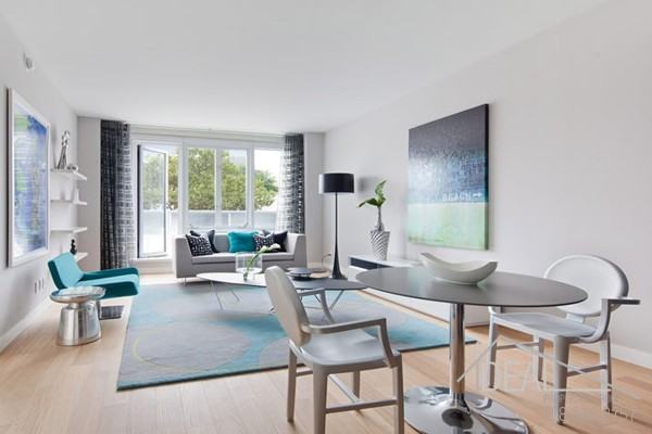 566 Avenue Street - Photo 2 of 5