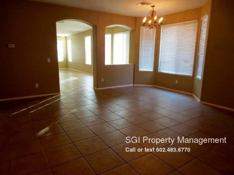 12803 N 142nd Ave - Photo 3 of 33