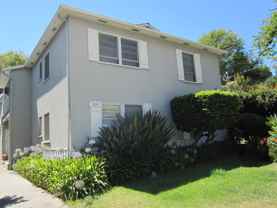 2475 N Beachwood Dr - Photo 1 of 1