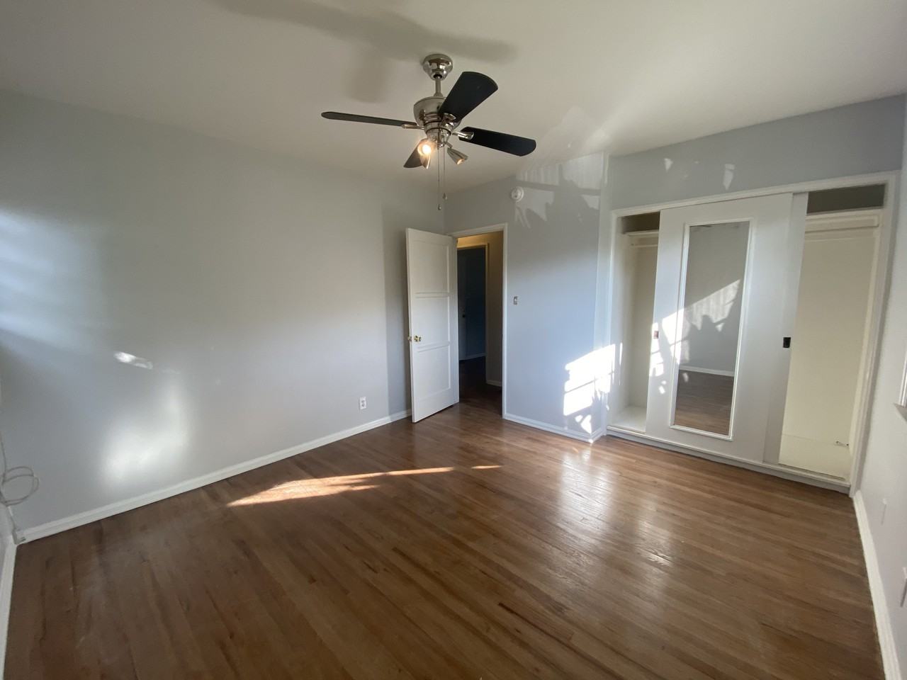 2475 N Beachwood Dr - Photo 7 of 15