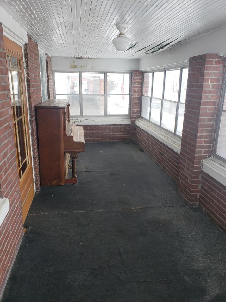 401 N Alexander St - Photo 2 of 8