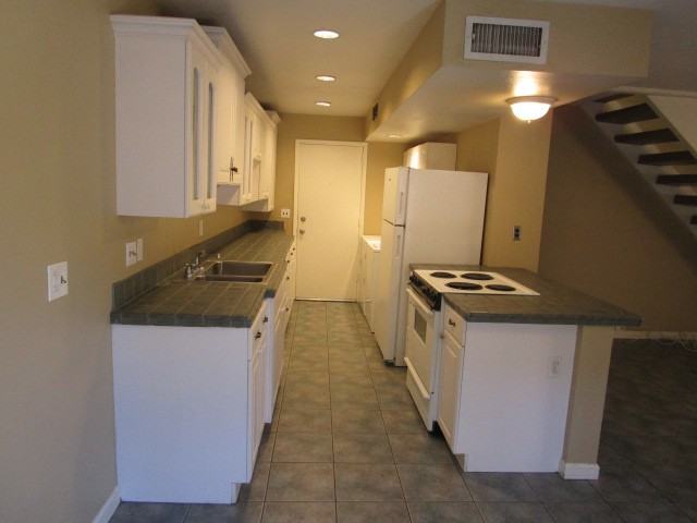 711 E North Ln #2 - Photo 7 of 34