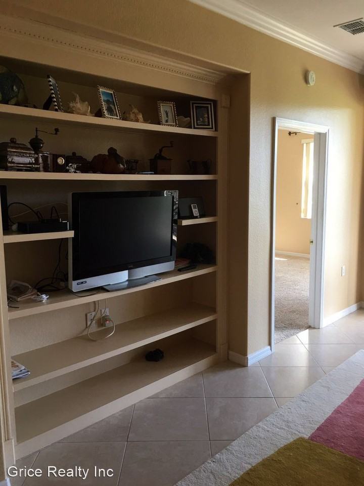 4844 Hampshire Ct #206 - Photo 3 of 20