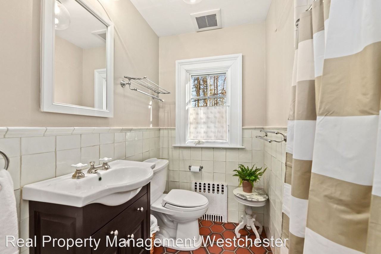 136 Clinton Ave - Photo 3 of 29