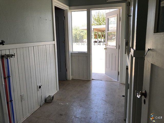 731 Cedar Ave - Photo 2 of 10