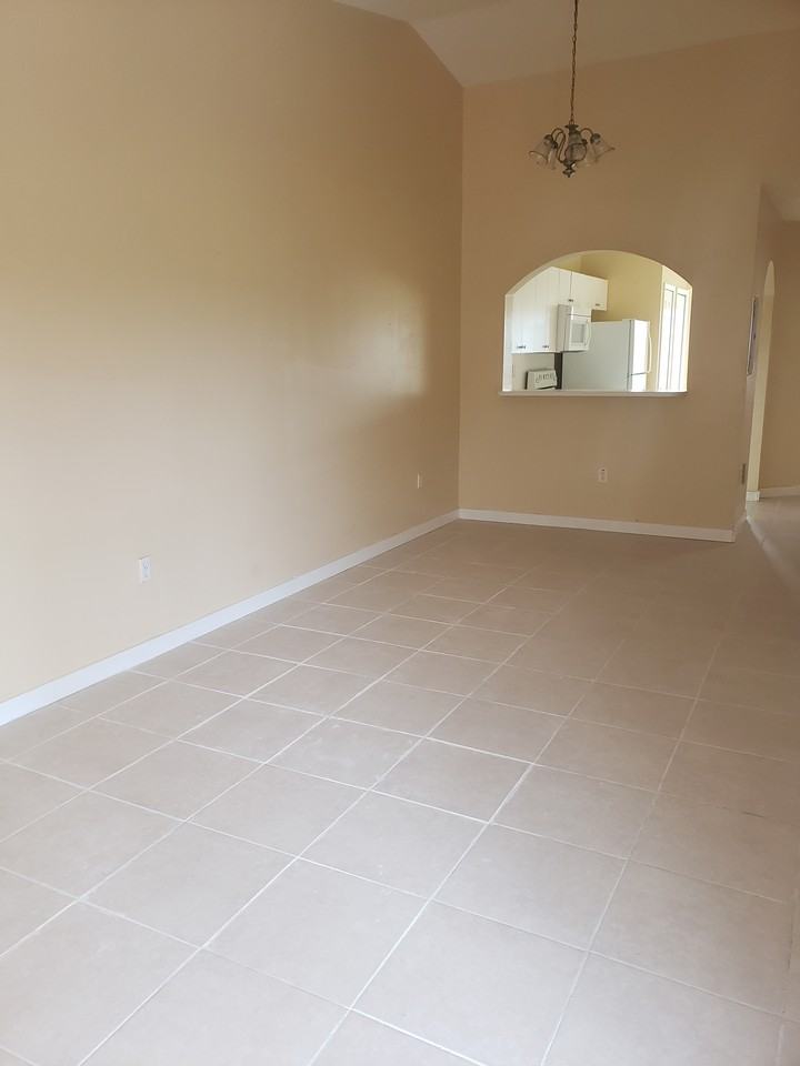 VENETIA GARDEN - Photo 2 of 6