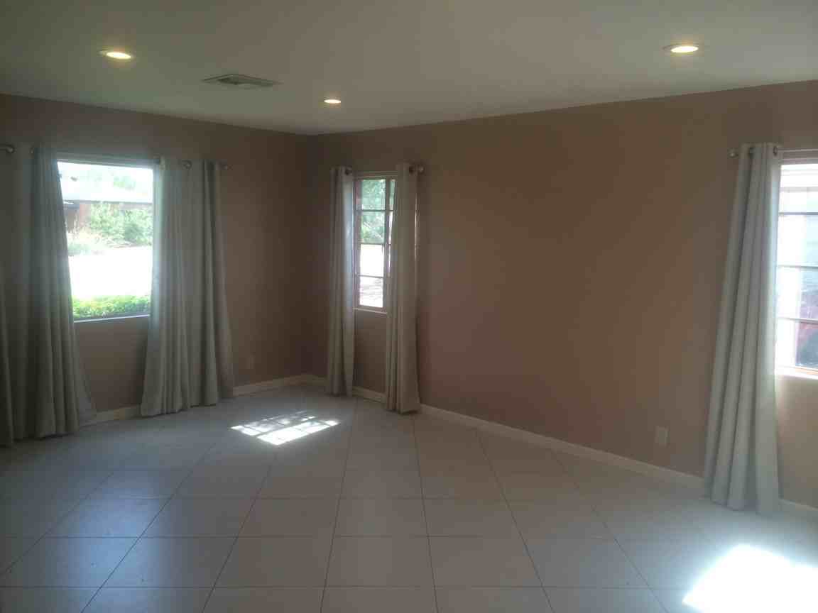2002 West Flower Street - Photo 3 of 18