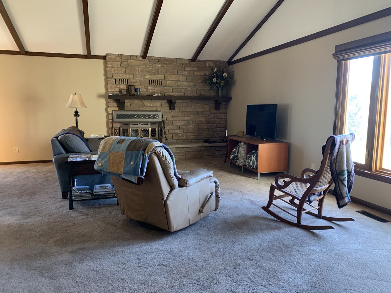 3120 Driftwood Dr - Photo 3 of 19