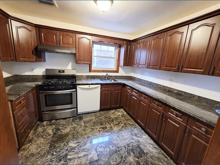 124-10 Sutter Ave - Photo 2 of 10