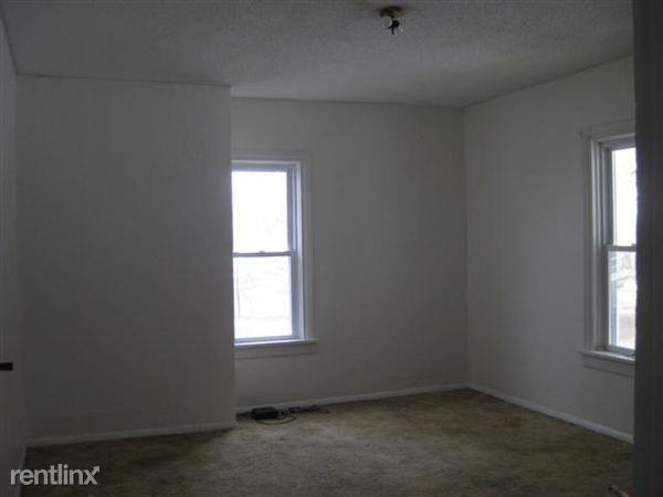 8400 N Sherman Rd - Photo 3 of 4