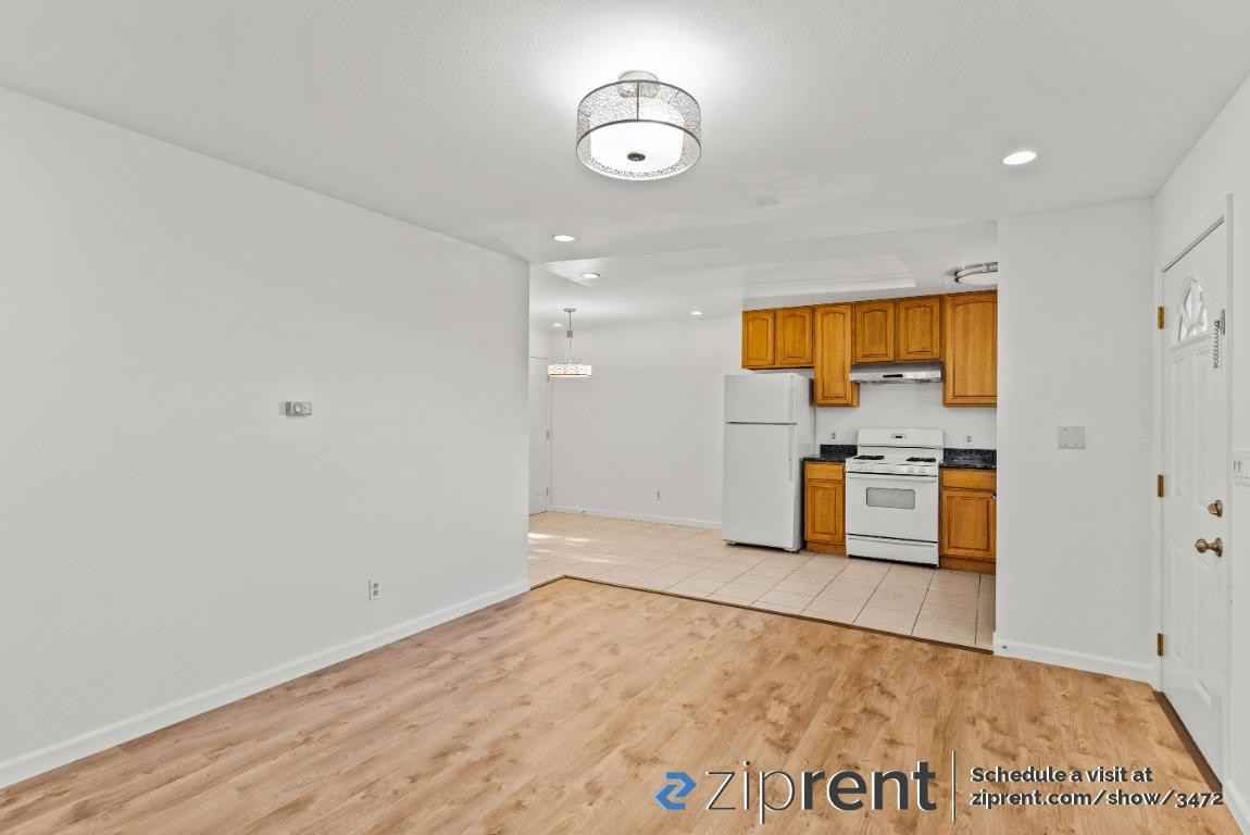 2443 Renwick St - Photo 2 of 14