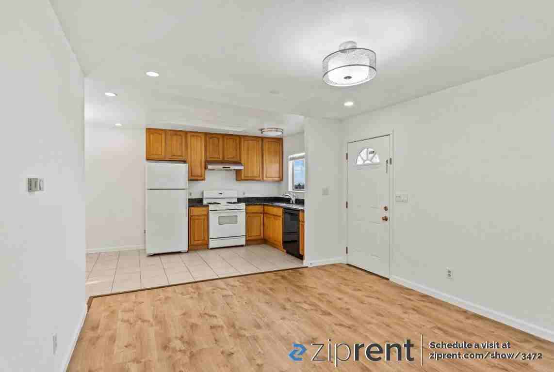 2443 Renwick St - Photo 3 of 14