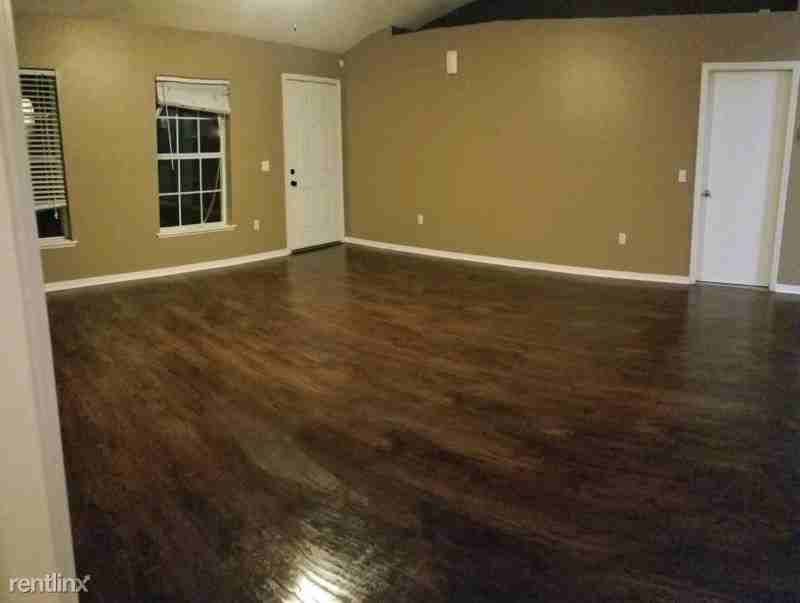 821 Sun Ridge Village Dr - Photo 2 of 10