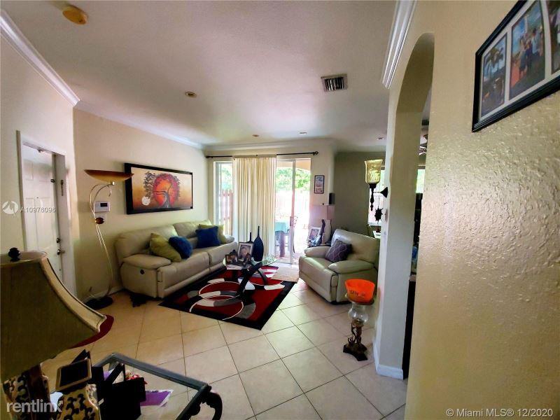 12441 Sw 124th Ter - Photo 2 of 20