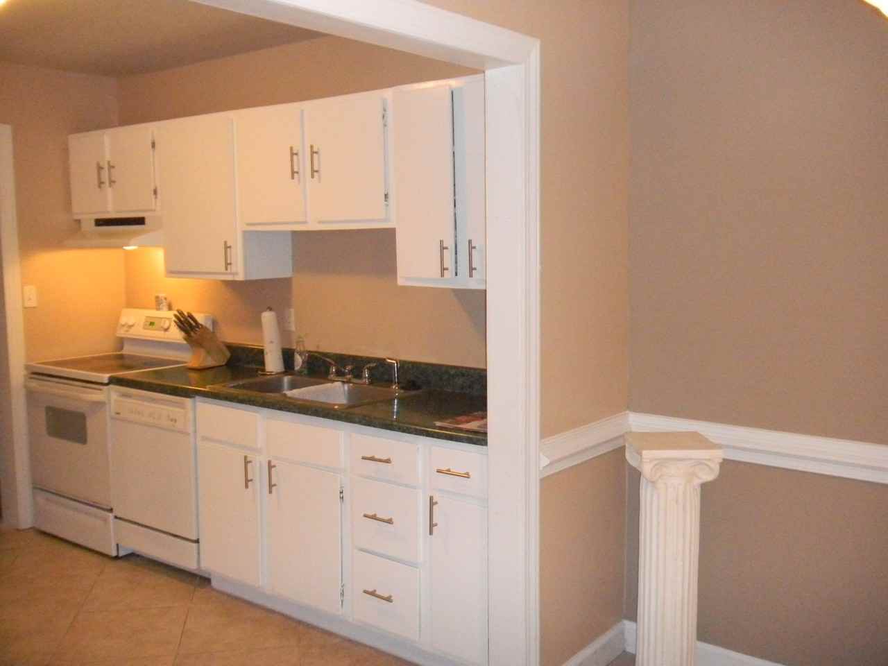 127 Towne Square Dr - Photo 2 of 7