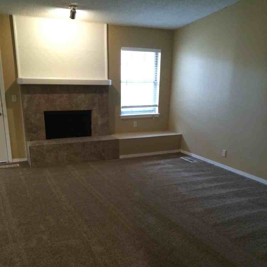 7913 NW 83rd St - Photo 2 of 21