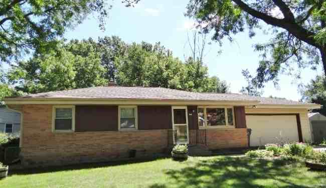 223 Grove Ave - Photo 2 of 6