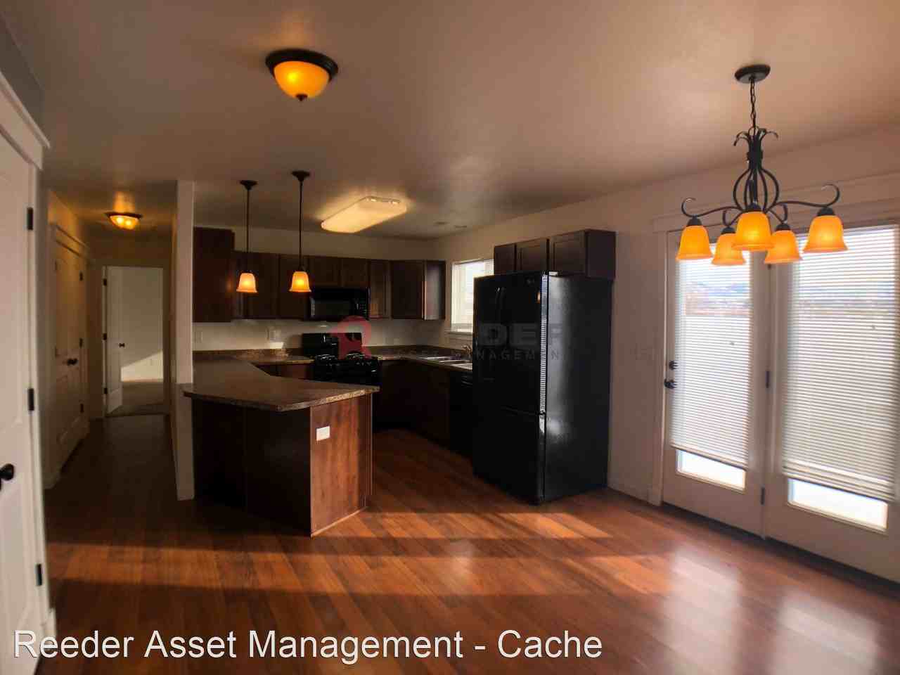 1372 W 3390 S - Photo 2 of 17