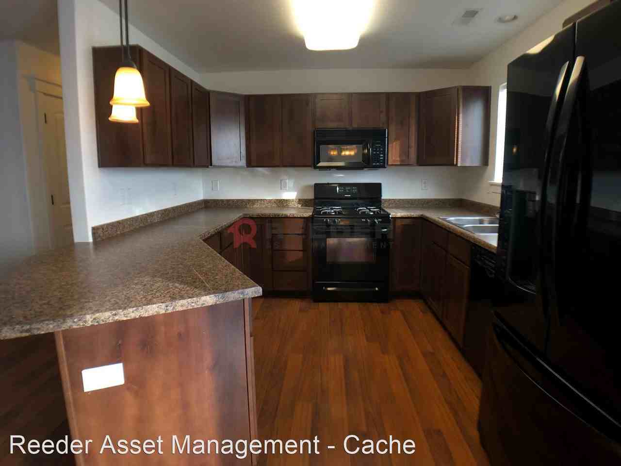 1372 W 3390 S - Photo 3 of 17