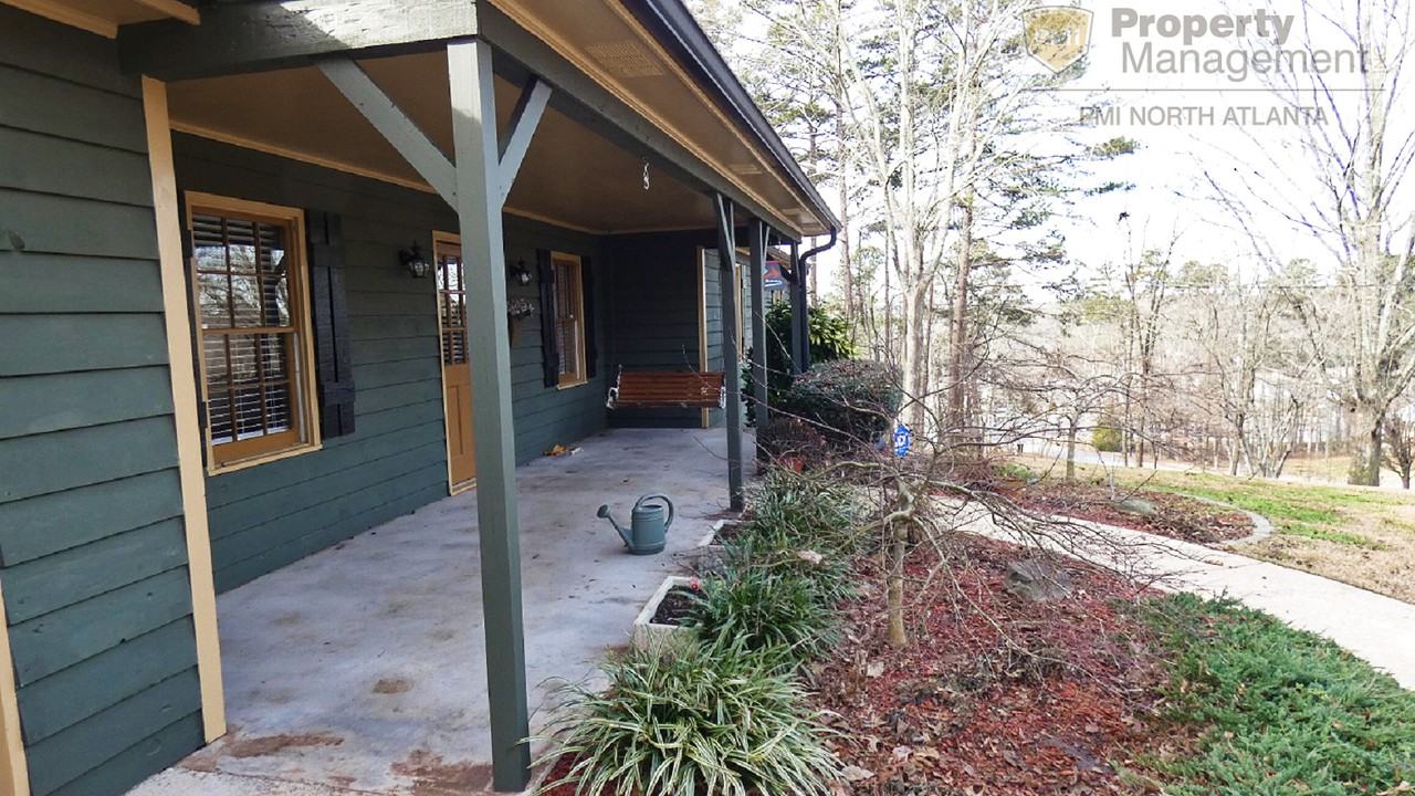 4130 Oakwood Trl - Photo 3 of 27