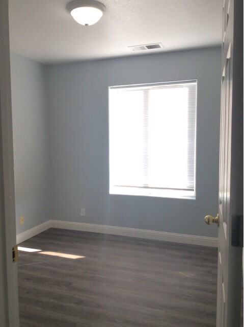 357 Valleyridge St - Photo 5 of 5